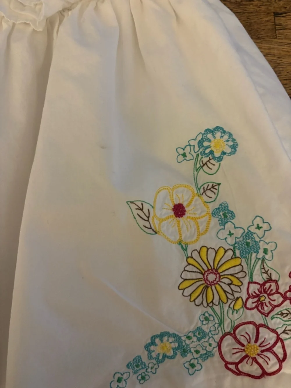 OshKosh Pink Gingham Dress & Youngland White Floral Embroidered Dress 18 & 24 M